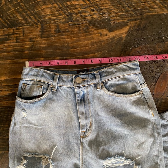 BDG Jeans 26 Light Wash Distressed Mom High Rise Ripped Urban Outfitters - Picture 10 of 12